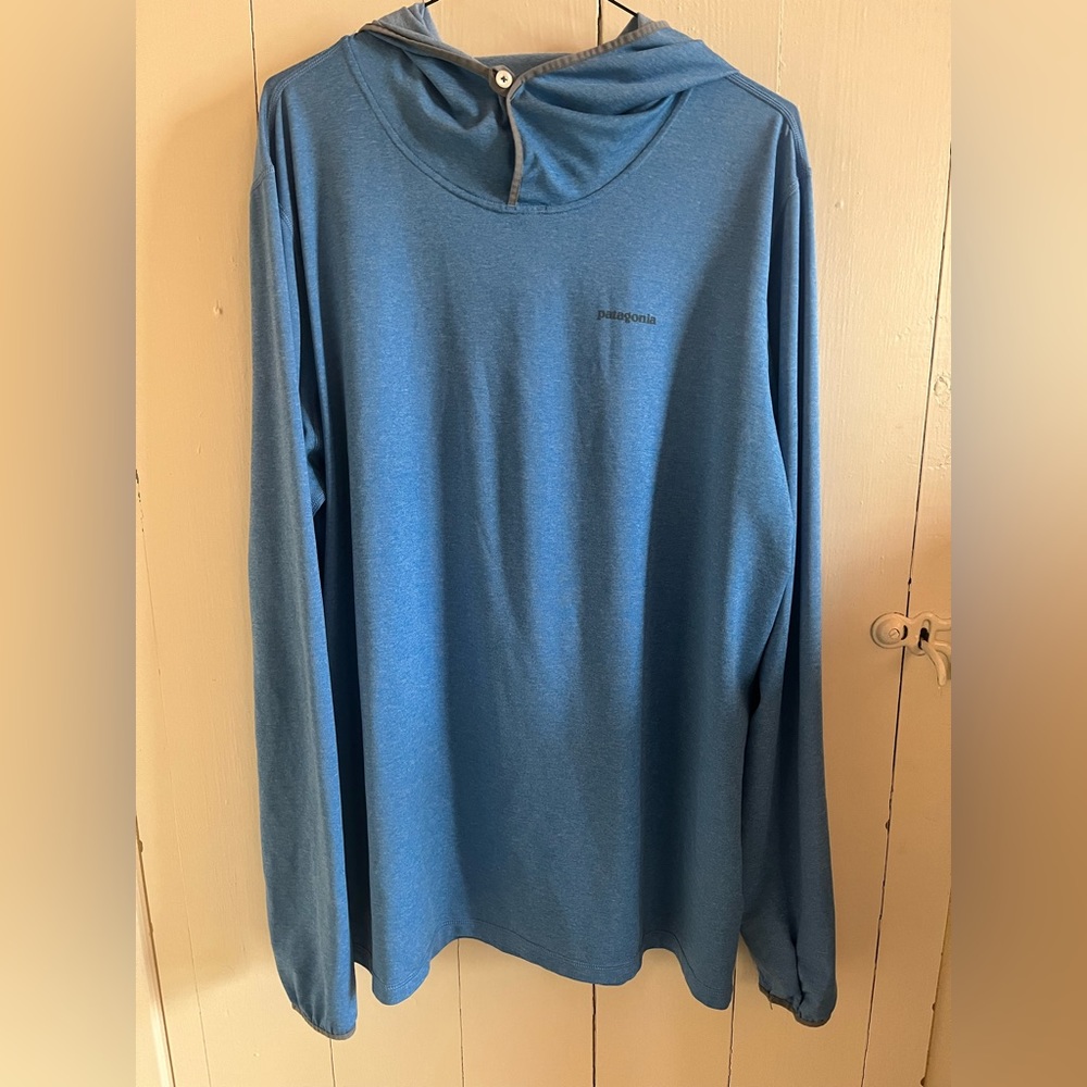 Patagonia long sleeve hooded tee - Medium!